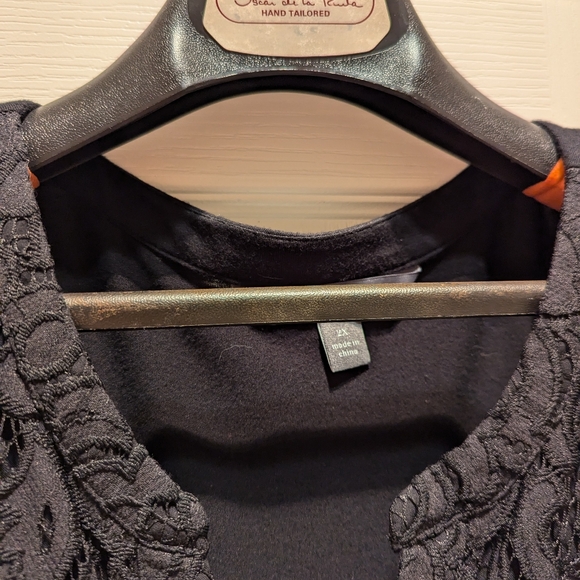 Plus Size 2X Market & Spruce Black Knit Blouse by Market w/Battenburg Lace Front - Picture 3 of 9